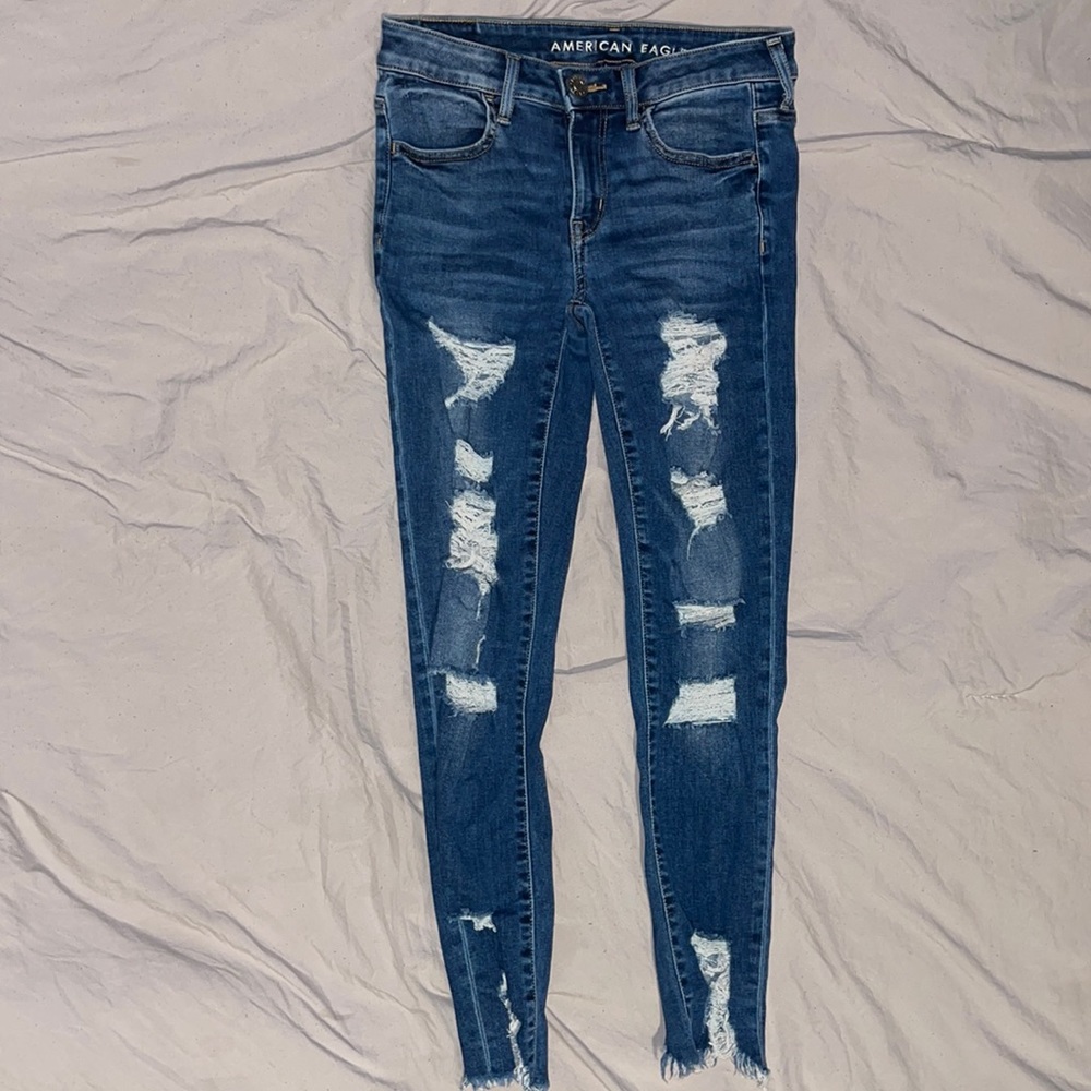 American Eagle Women’s ripped jegging crop jeans